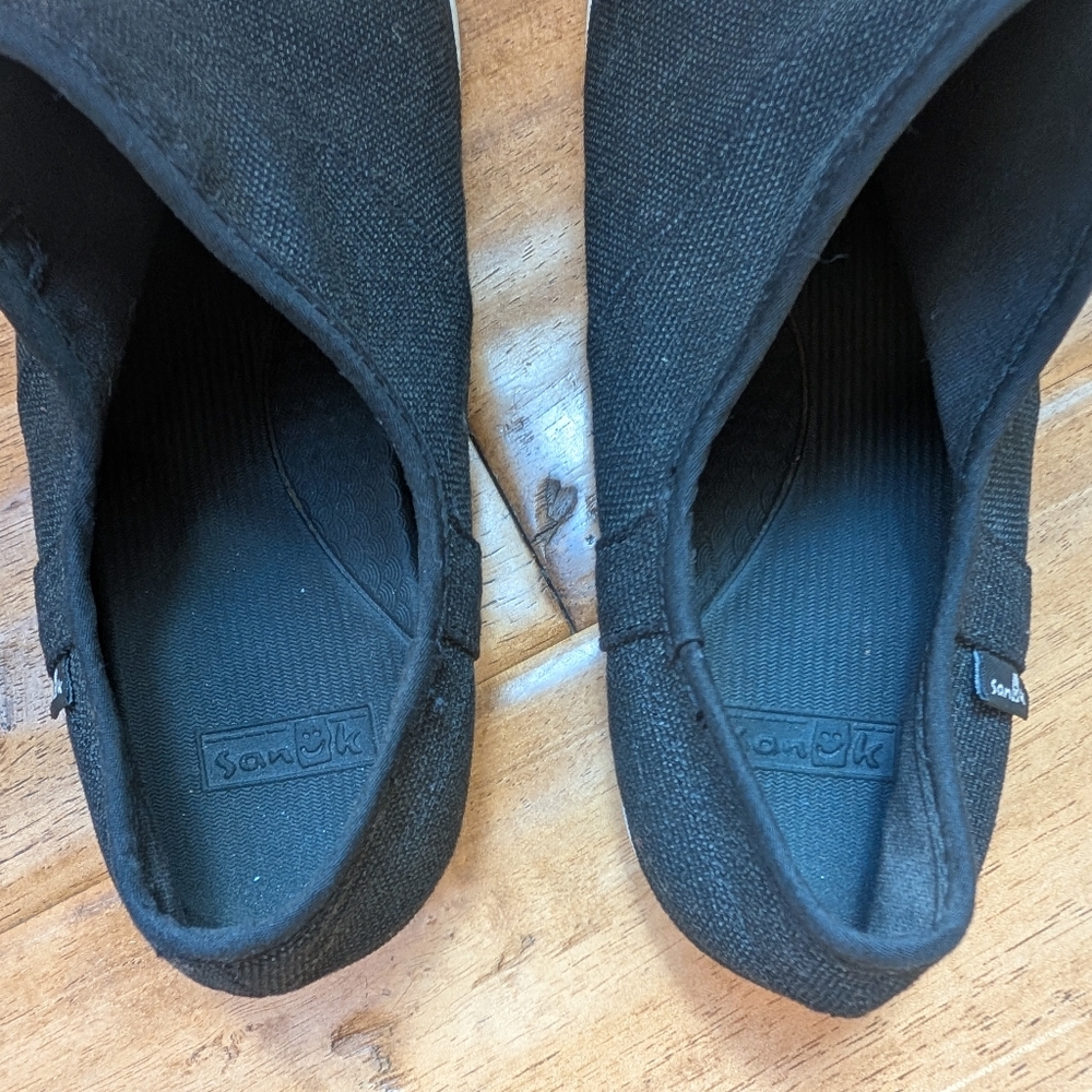 Sanuk Pointed Toe Black Canvas Shoes - Picture 7 of 10